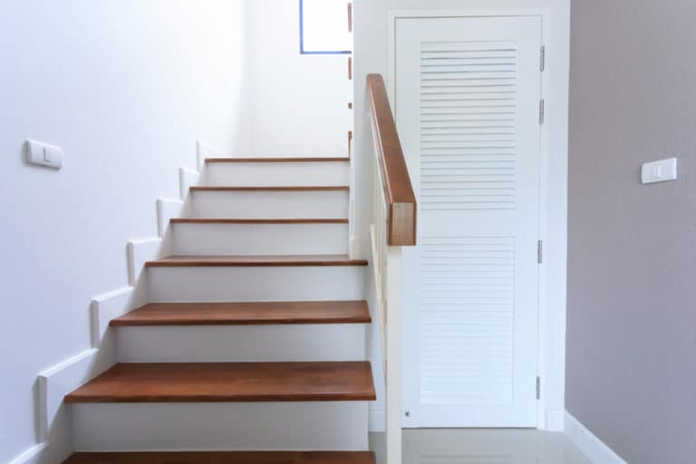 How Much Does It Cost To Install Wainscoting on a Staircase?