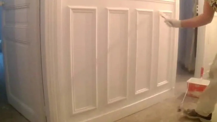 how much does it cost to paint wainscoting